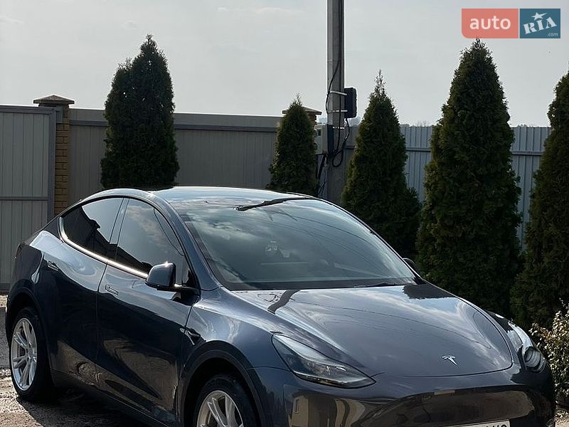 Tesla Model Y 2023