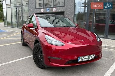 Tesla Model Y  2024