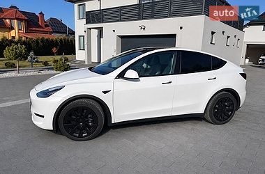 Tesla Model Y  2021