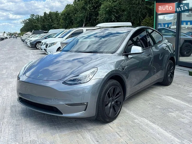 Tesla Model Y 2024