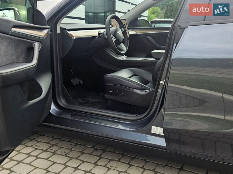 Внедорожник / Кроссовер Tesla Model Y 2023 в Львове