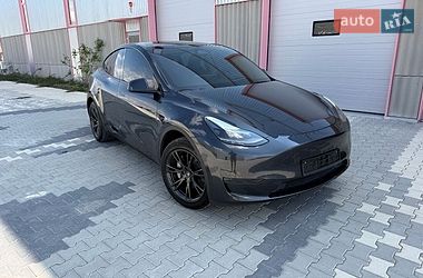 Tesla Model Y  2024