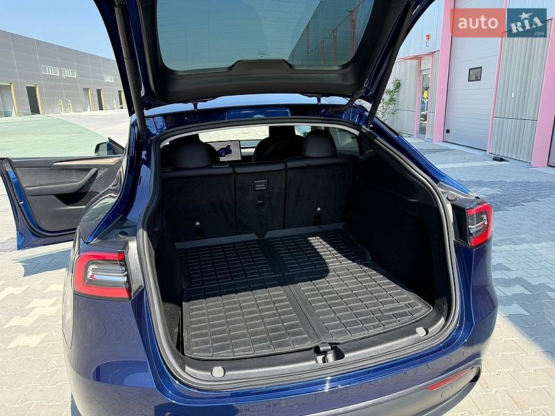 Внедорожник / Кроссовер Tesla Model Y 2023 в Львове