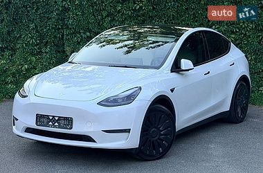 Tesla Model Y  2024