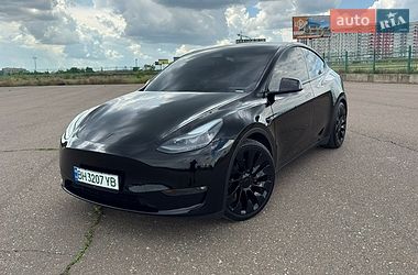 Tesla Model Y  2023
