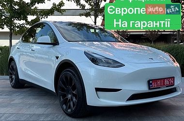 Tesla Model Y  2024