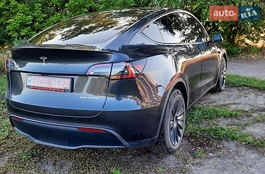 Tesla Model Y  2024