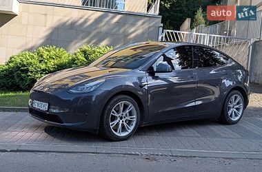 Tesla Model Y  2021