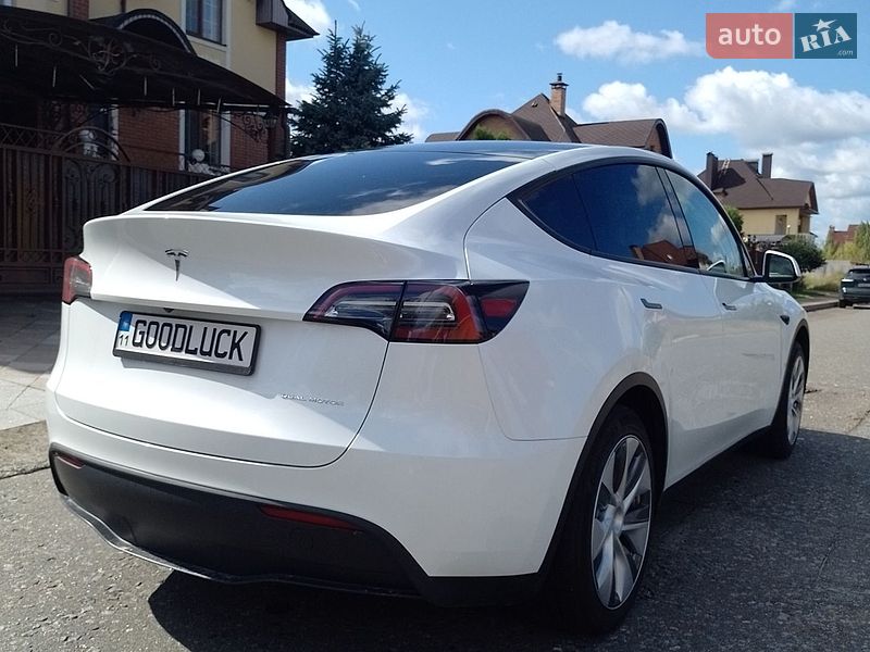 Позашляховик / Кросовер Tesla Model Y 2023 в Києві