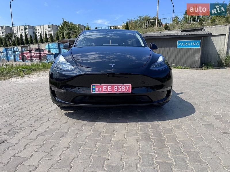 Tesla Model Y 2024