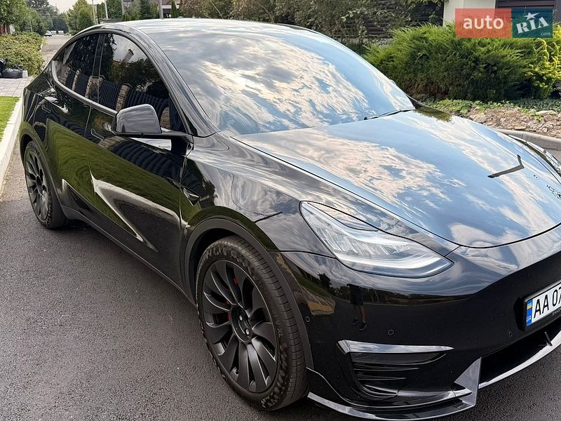 Внедорожник / Кроссовер Tesla Model Y 2020 в Киеве
