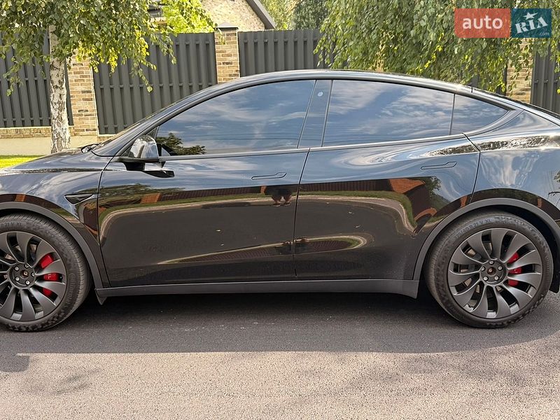 Внедорожник / Кроссовер Tesla Model Y 2020 в Киеве