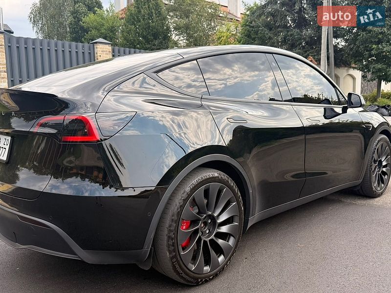Внедорожник / Кроссовер Tesla Model Y 2020 в Киеве