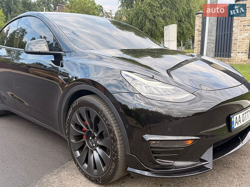 Внедорожник / Кроссовер Tesla Model Y 2020 в Киеве