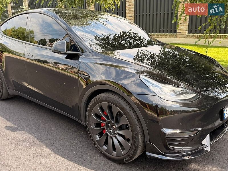 Внедорожник / Кроссовер Tesla Model Y 2020 в Киеве