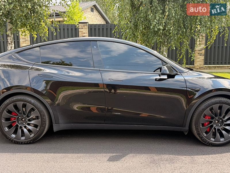 Внедорожник / Кроссовер Tesla Model Y 2020 в Киеве