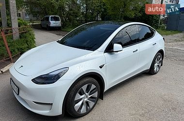 Tesla Model Y  2024