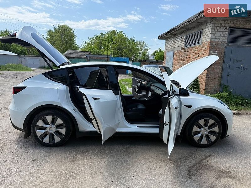 Внедорожник / Кроссовер Tesla Model Y 2024 в Днепре