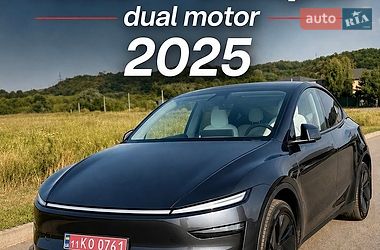 Tesla Model Y 2025