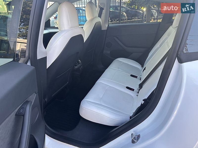 Позашляховик / Кросовер Tesla Model Y 2022 в Києві