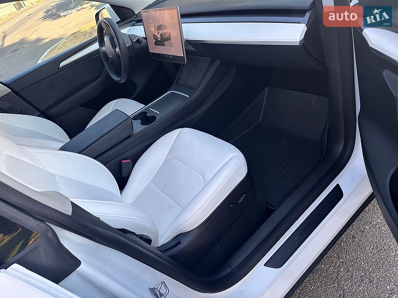 Позашляховик / Кросовер Tesla Model Y 2022 в Києві