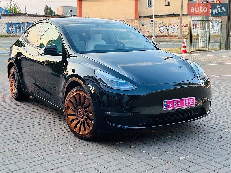 Tesla Model Y 2024