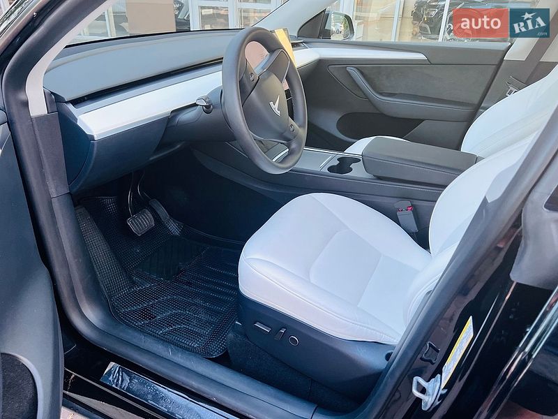 Внедорожник / Кроссовер Tesla Model Y 2024 в Киеве