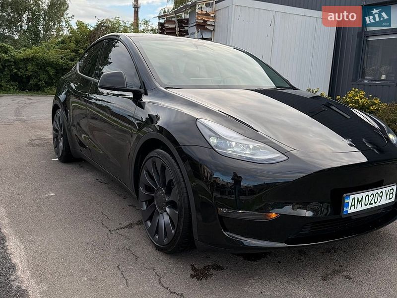 Tesla Model Y 2024