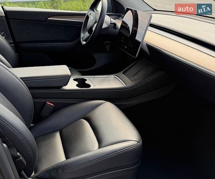 Позашляховик / Кросовер Tesla Model Y 2023 в Києві фото 6 Позашляховик / Кросовер Tesla Model Y 2023 в Києві