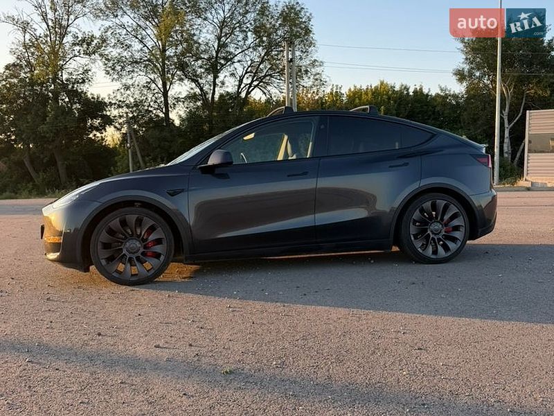 Tesla Model Y 2024