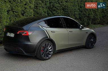 Tesla Model Y  2021