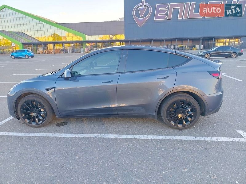 Позашляховик / Кросовер Tesla Model Y 2023 в Києві фото 6 Позашляховик / Кросовер Tesla Model Y 2023 в Києві