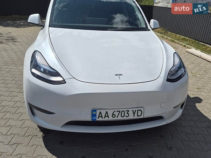 Tesla Model Y 2023