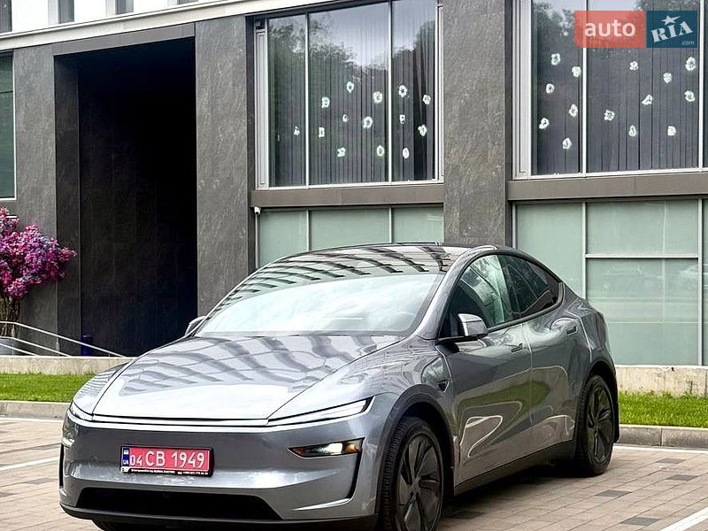 Tesla Model Y 2025