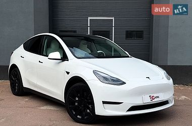 Tesla Model Y  2023
