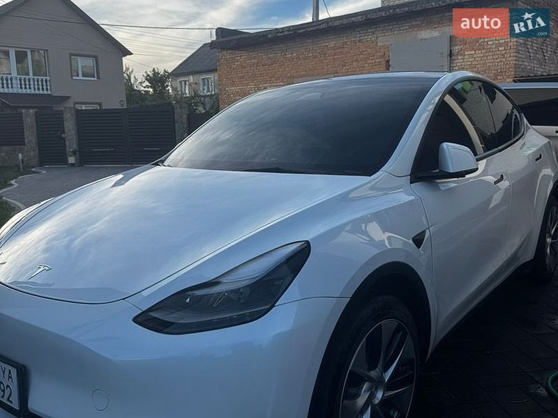 Позашляховик / Кросовер Tesla Model Y 2023 в Нововолинську