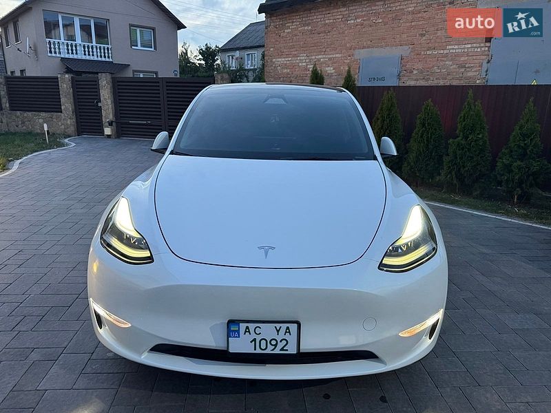 Позашляховик / Кросовер Tesla Model Y 2023 в Нововолинську