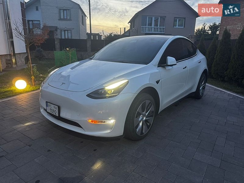 Позашляховик / Кросовер Tesla Model Y 2023 в Нововолинську