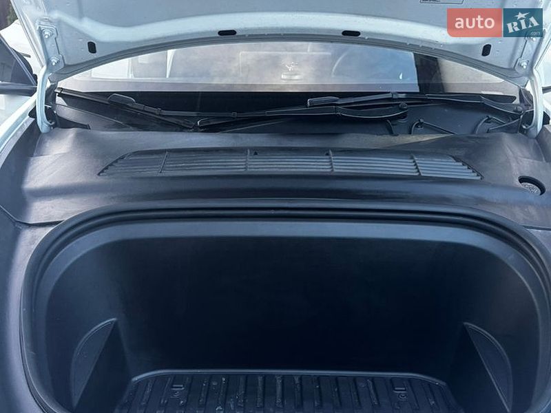 Позашляховик / Кросовер Tesla Model Y 2023 в Нововолинську
