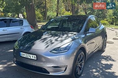 Tesla Model Y  2024