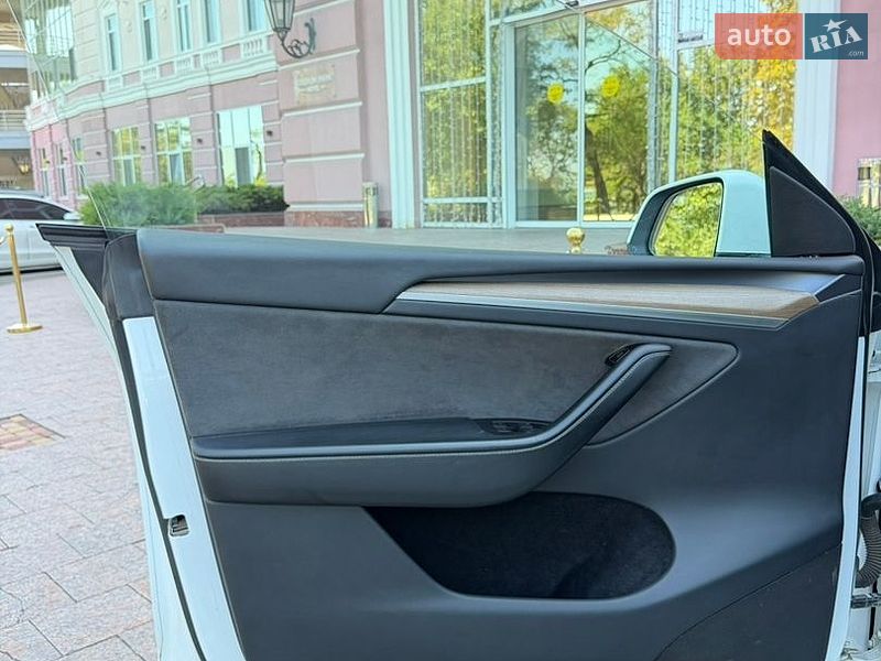 Внедорожник / Кроссовер Tesla Model Y 2023 в Одессе