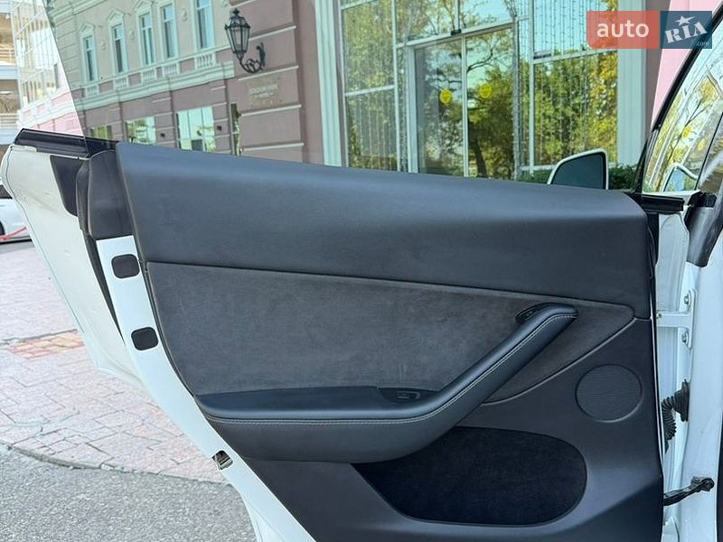Внедорожник / Кроссовер Tesla Model Y 2023 в Одессе