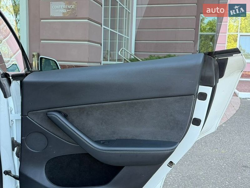 Внедорожник / Кроссовер Tesla Model Y 2023 в Одессе