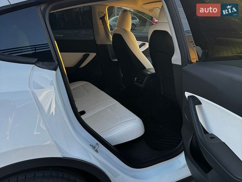 Позашляховик / Кросовер Tesla Model Y 2022 в Чернігові
