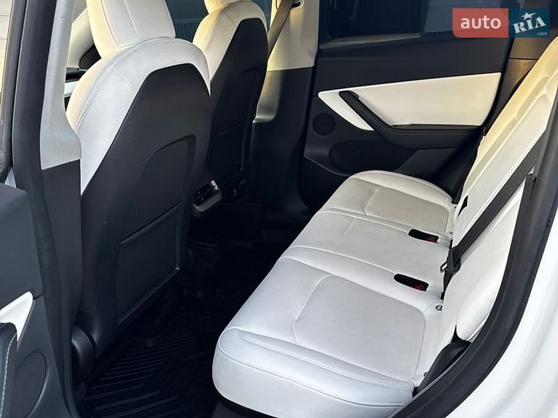 Позашляховик / Кросовер Tesla Model Y 2022 в Чернігові