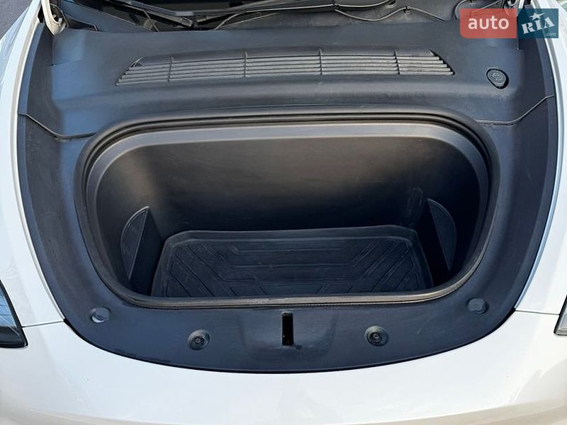 Позашляховик / Кросовер Tesla Model Y 2022 в Чернігові