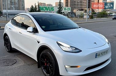 Tesla Model Y  2023