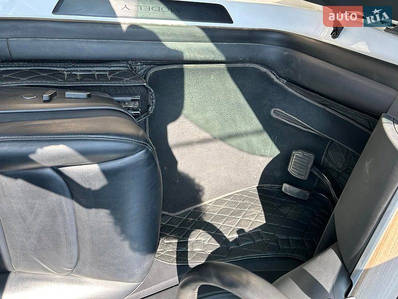 Внедорожник / Кроссовер Tesla Model Y 2021 в Черновцах