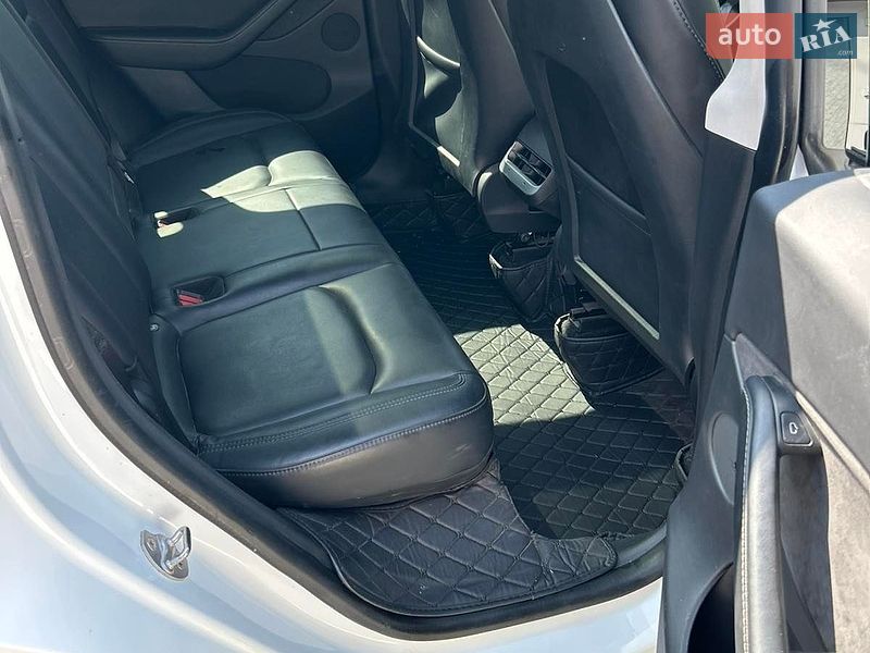 Внедорожник / Кроссовер Tesla Model Y 2021 в Черновцах