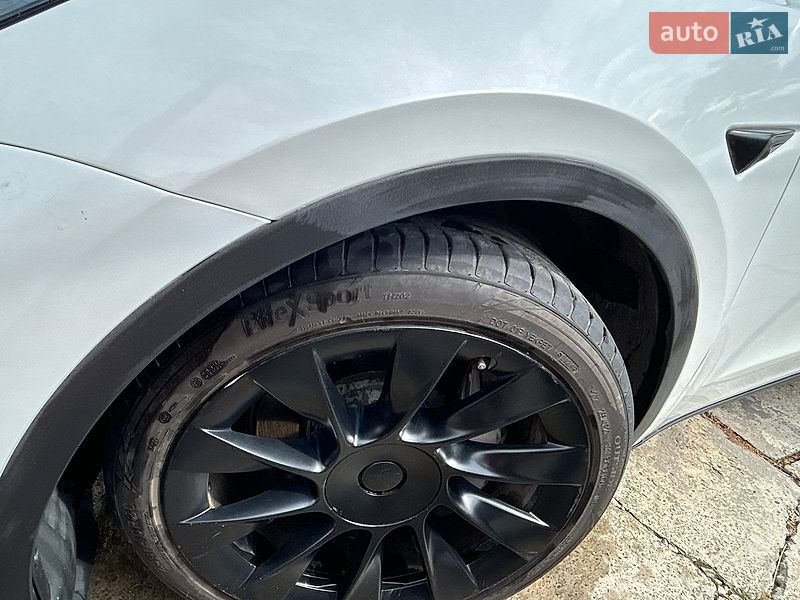 Внедорожник / Кроссовер Tesla Model Y 2021 в Черновцах